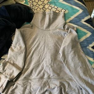 EUC lululemon Ready to Rulu Pullover. Size 4. Heather grey